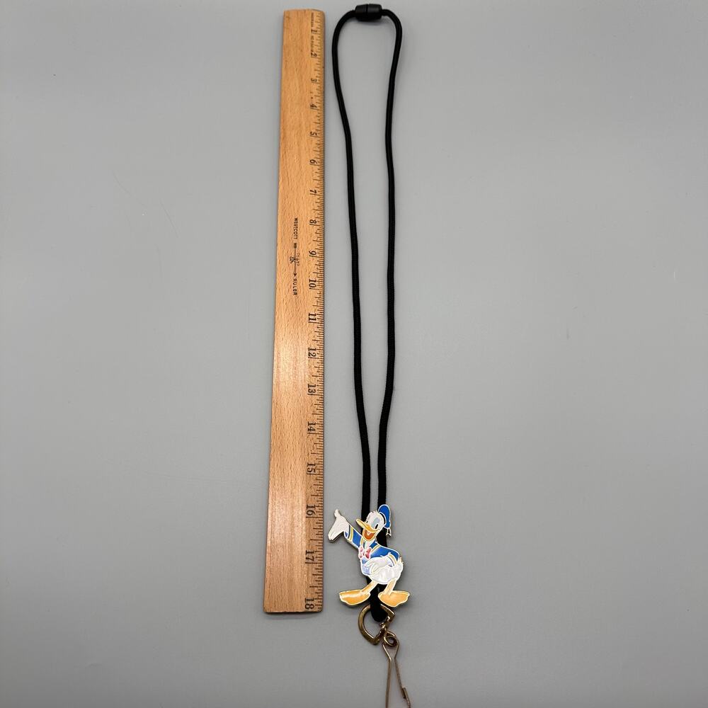 Disney Donald Duck USA Cast Member Exclusive Bolo ID Lanyard - Picture 6 of 9